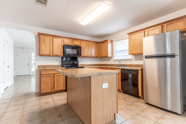 Building Photo - 2476 Medina Dr