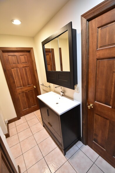 Bathroom - 39 E Russell St