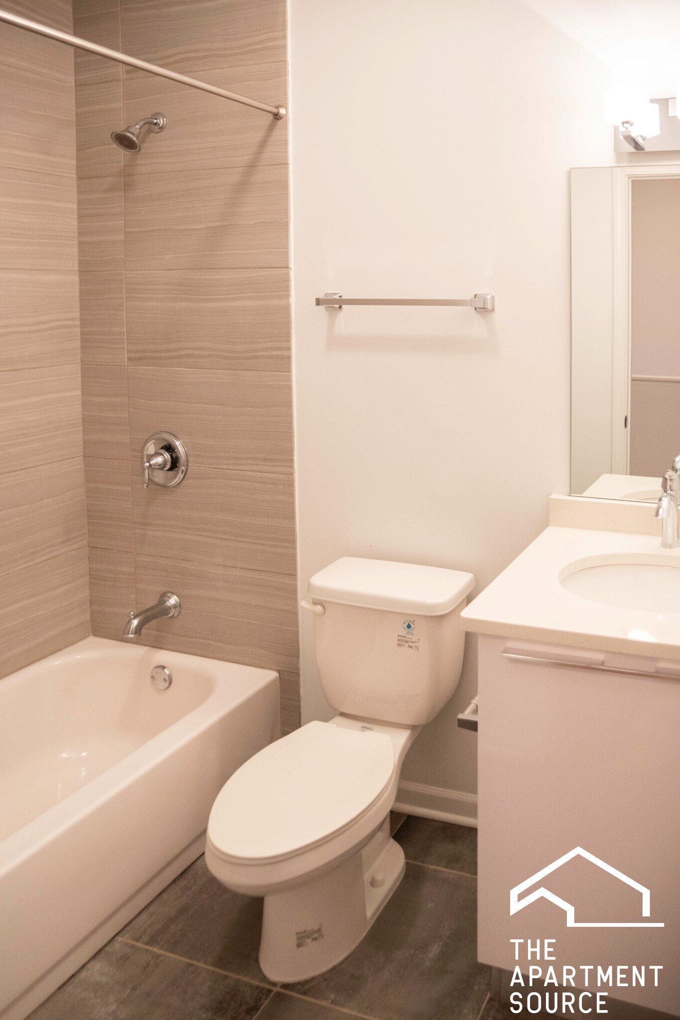 Building Photo - 2700 W North Ave