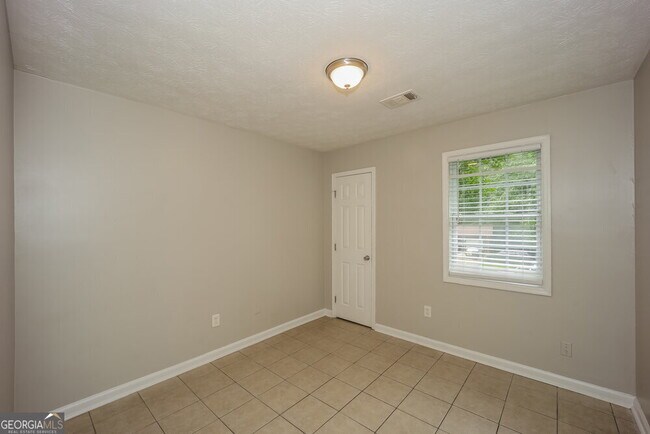 Building Photo - 5539 Hall Cir