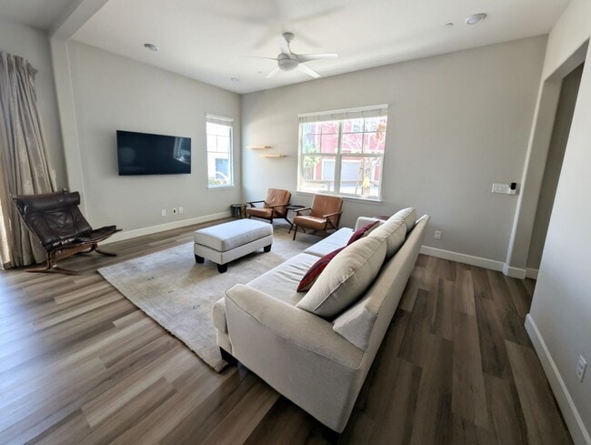 Building Photo - Pleasanton 4 Bed / 3 Bath, Top Rated Schools, Solar