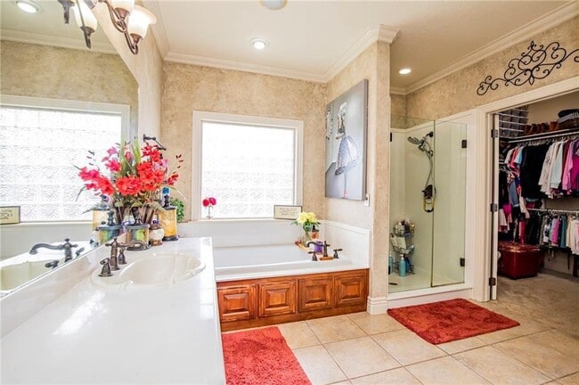 Building Photo - 1706 NW Autumn Ave