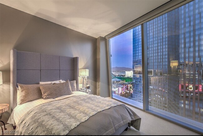 Building Photo - 3722 S Las Vegas Blvd