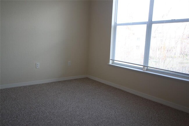 Building Photo - 5703 Legacy Crescent Pl