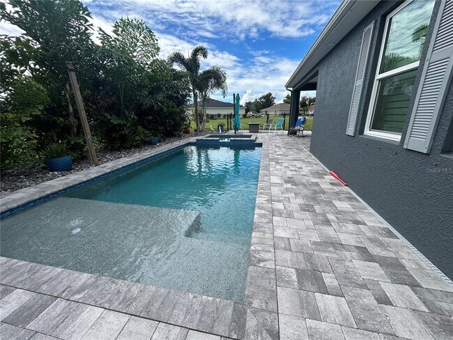 Building Photo - 25427 Doredo Dr