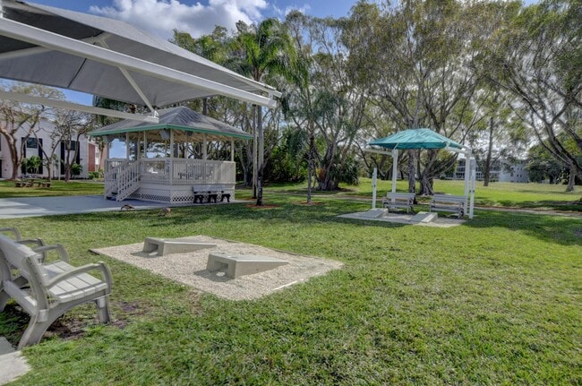 Building Photo - 281 Tilford N