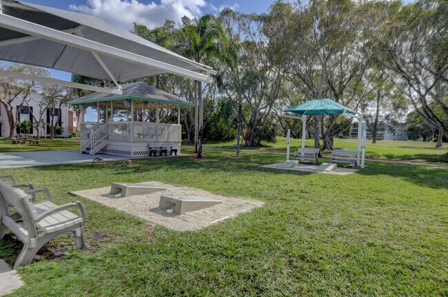 Building Photo - 364 Keswick C