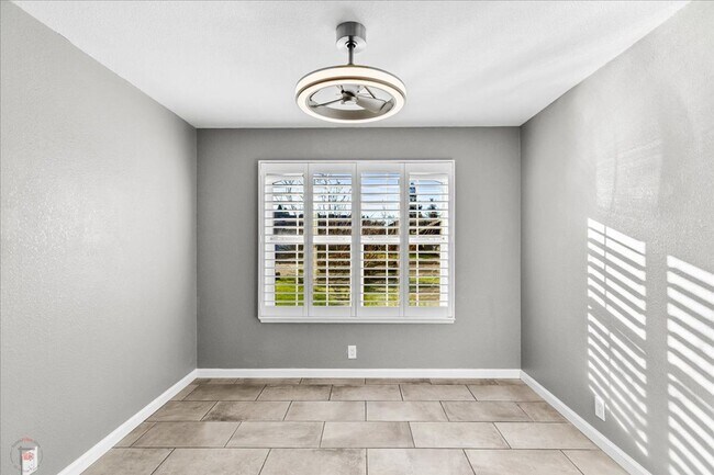 Building Photo - Lovely 3 Bedroom/2 Bath Home Located in Lodi Ca