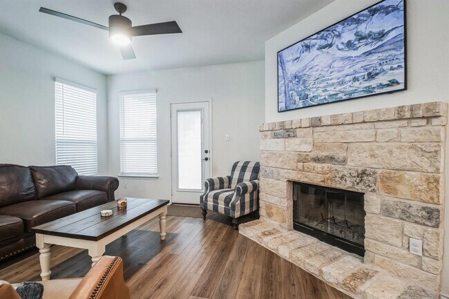 Building Photo - 227 Outlaw Dr