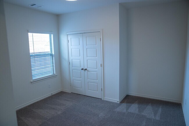 Building Photo - 2925 Gordon Ave