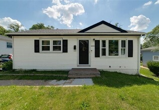 Building Photo - Best of Berkley Bungalow