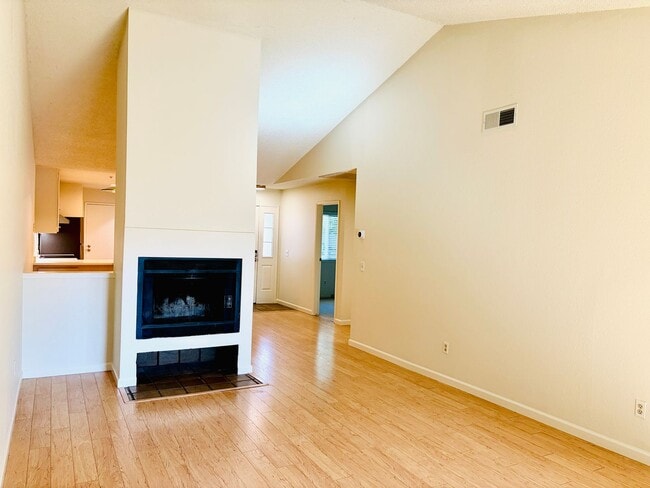 Building Photo - House like 2bed/1.5 Bath Condo with Spacious Corner Yard and 2 Car Garage