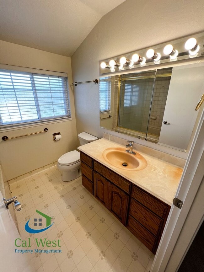 Building Photo - $4,695 - Beautiful 5 Bedroom 2.5 Bath Two ...
