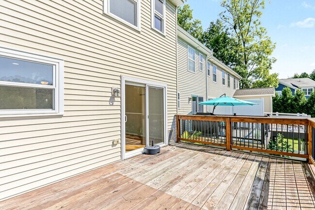 Building Photo - 808 Yorkview Dr