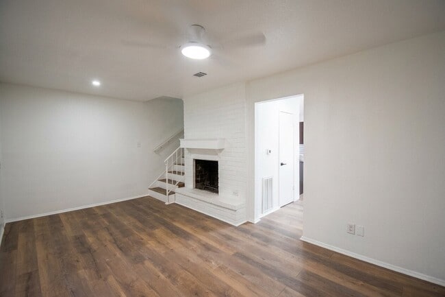 Building Photo - 433 Sunset Dr