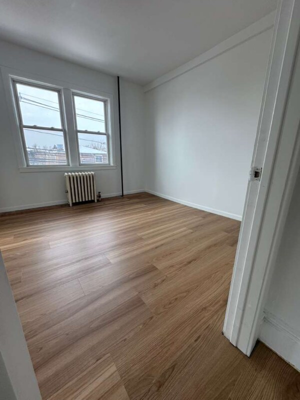 Building Photo - 334 Midland Ave