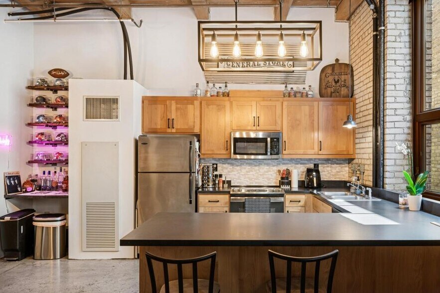 Building Photo - 127 5th St NE