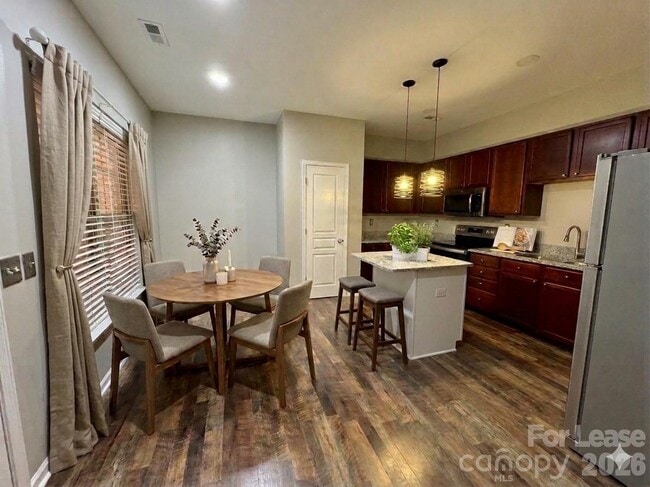 Building Photo - 8734 Arrowhead Pl Ln