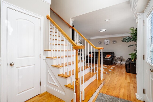 Building Photo - 22 White Pine Dr