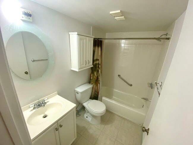 Building Photo - 20 Veronese Ct