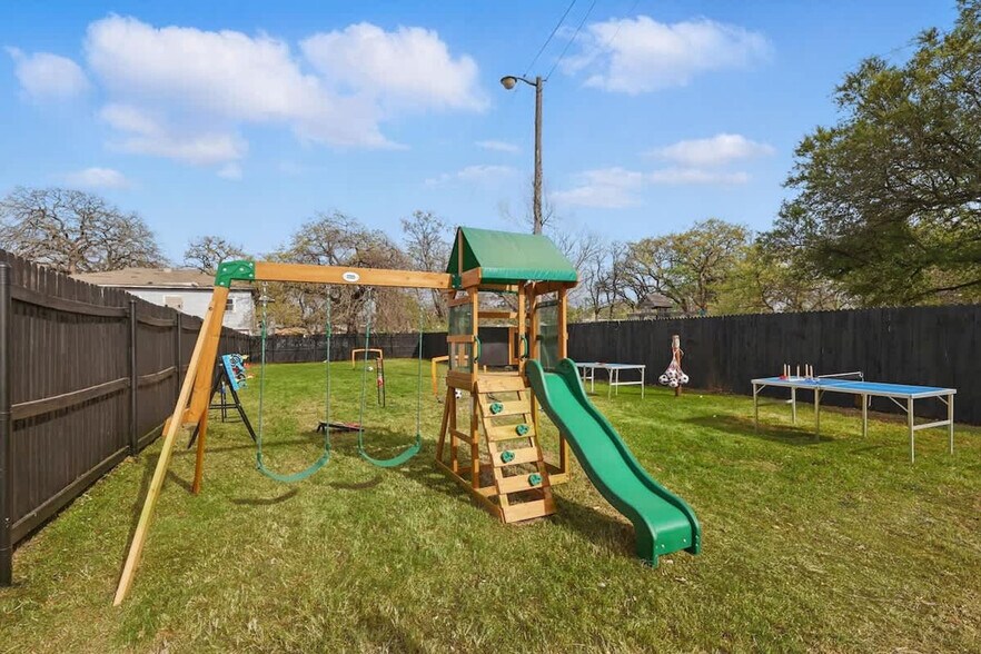 Building Photo - 2336 Minnie St