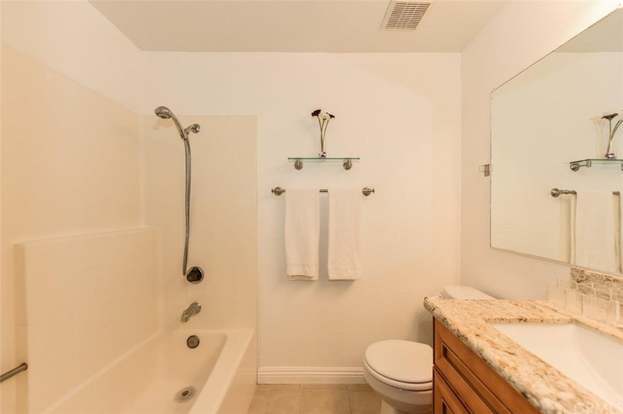 Building Photo - 22757 Lakeway Dr