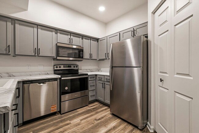 Kitchen - Sterling Oaks Apartments