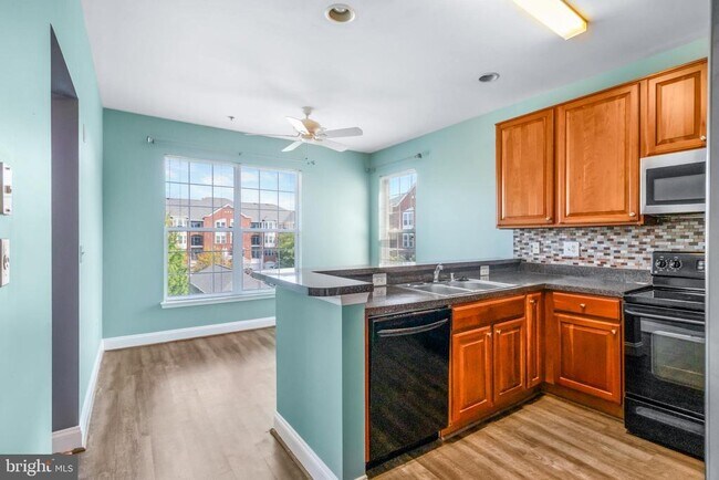 Building Photo - 5900 Great Star Dr