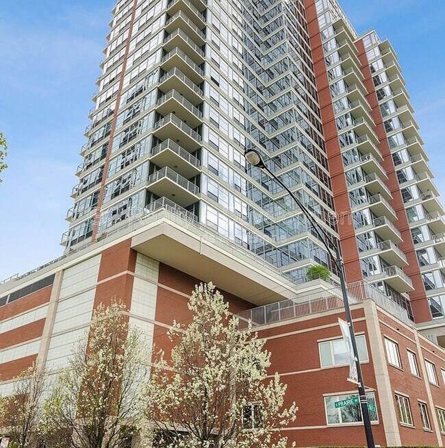 Building Photo - 1600 S Prairie Ave