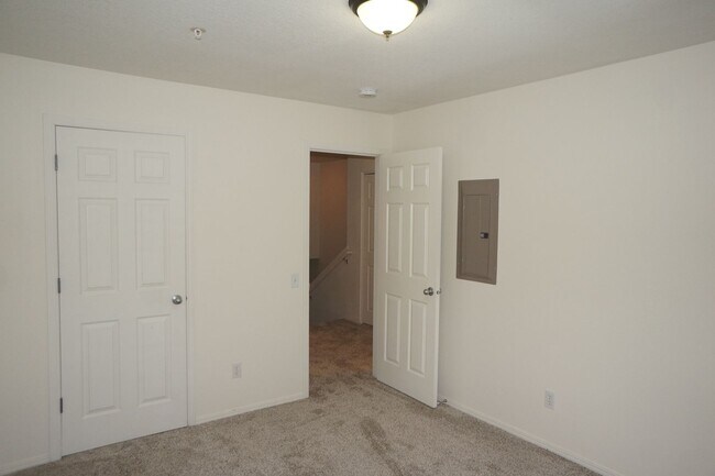 Building Photo - 2738 NW Kennedy Ct