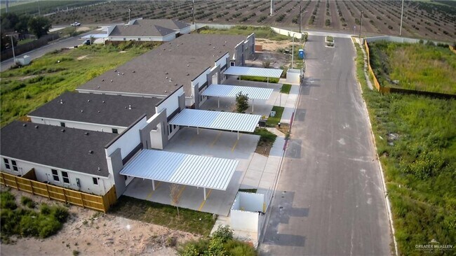 Building Photo - 1313 N Aryana Ave