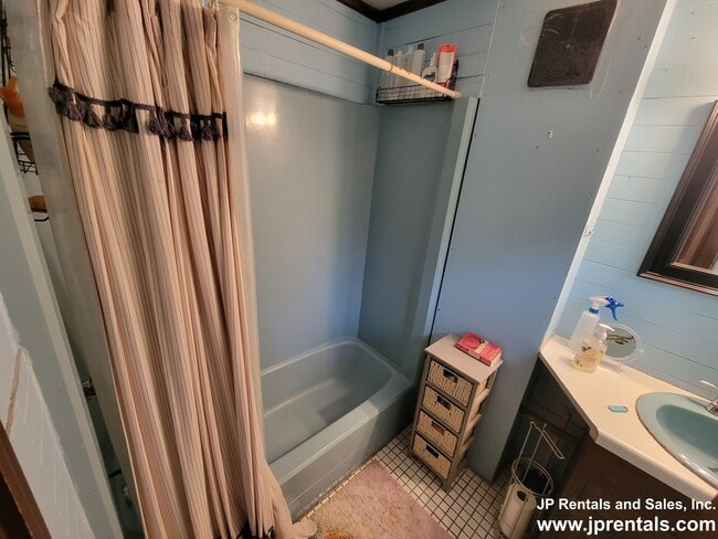 Building Photo - 148 Allston St