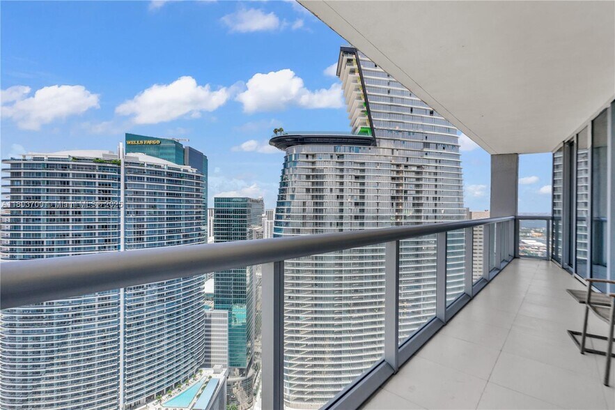 Building Photo - 465 Brickell Ave