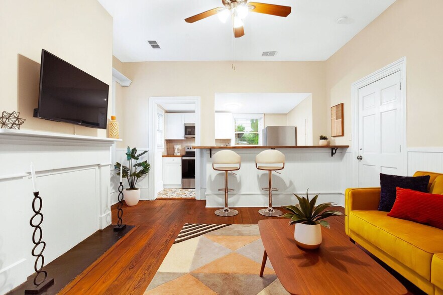 Primary Photo - 303 W Park Ave