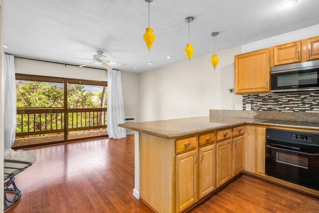 Building Photo - Maui Lani Terraces Studio, Great Mountain View!