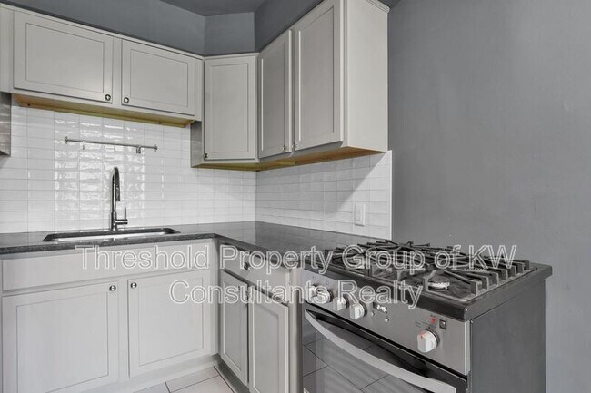 Building Photo - 451 E Town St