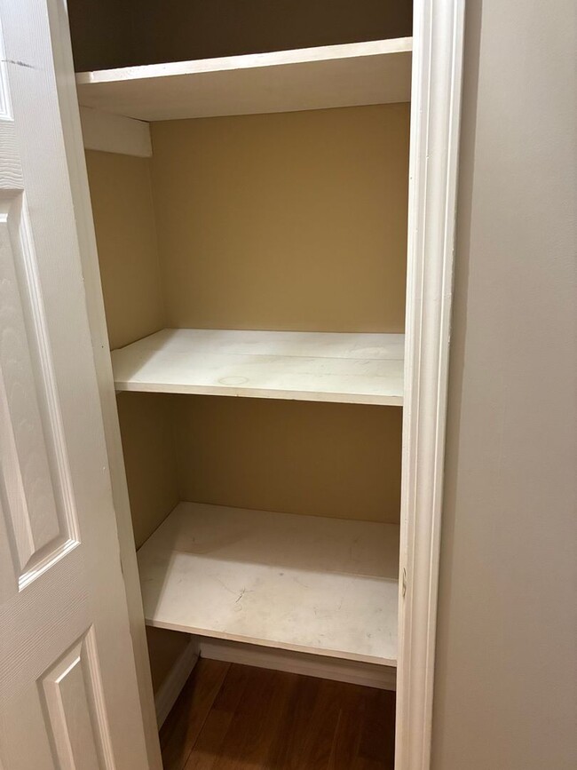 Building Photo - **NEW PRICE**   **New Paint**   **New Carpet**  Ready for YOU!!