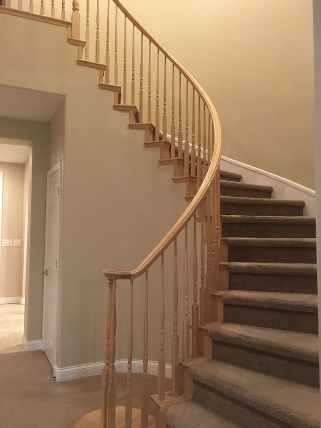 Building Photo - 5 BD 4 BTH Two Story Home Available in Aliante