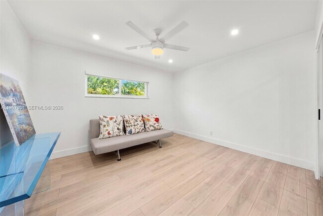 Building Photo - 424 Alamanda Dr