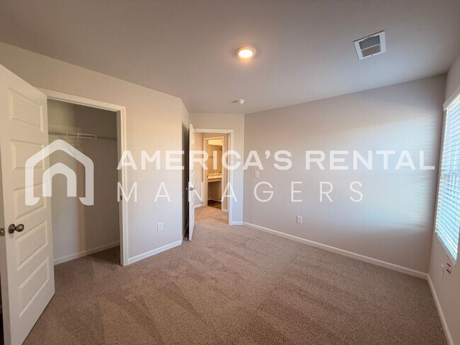 Building Photo - Spacious Two-Story Townhome with Open Layout!