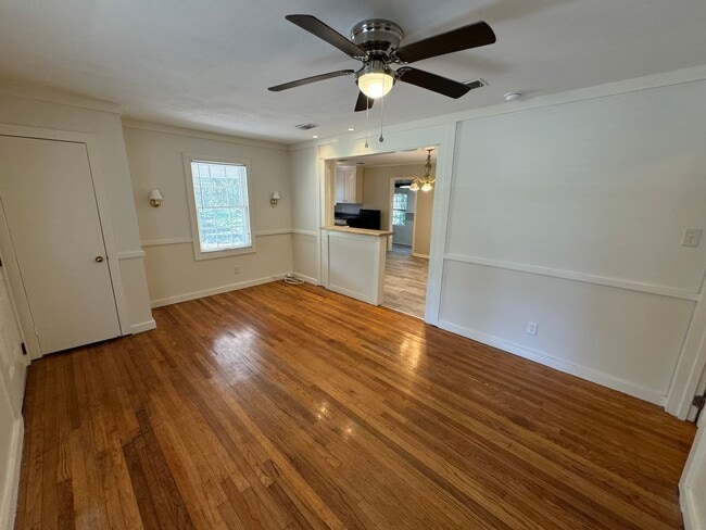 Building Photo - 2/2 Charming House in Garden Lakes $1,295