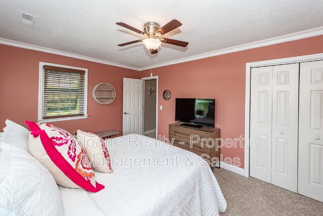 Building Photo - 834 Harbor Pl Dr