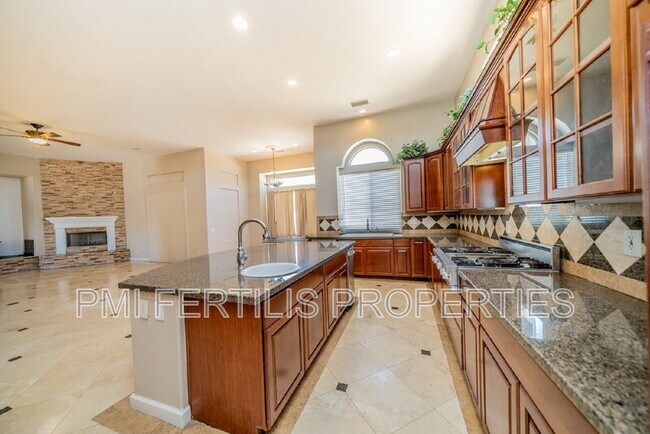 Building Photo - 17425 Cyrus Ln