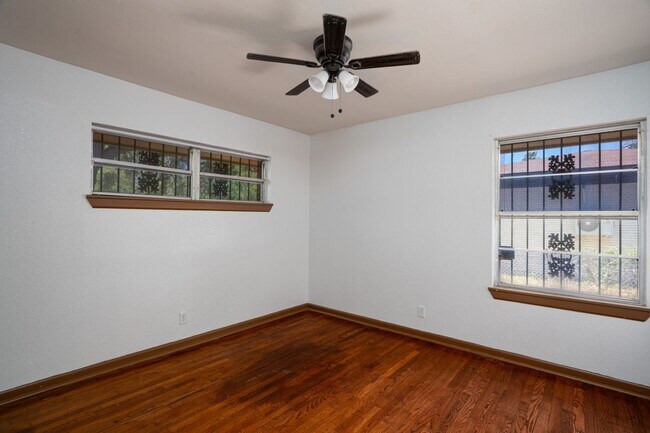 Building Photo - 612 La Vista Ave