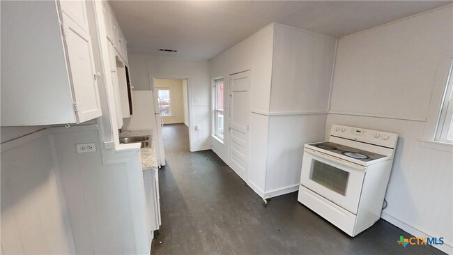 Building Photo - 1114 S 2nd St