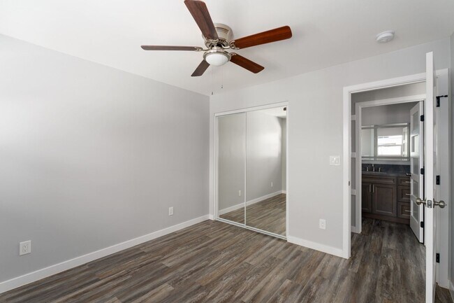 Building Photo - LEASE SPECIAL - UP TO 4 WEEKS FREE!  Luxurious 1-Bedroom Apartment with Private Yard in the Heart...