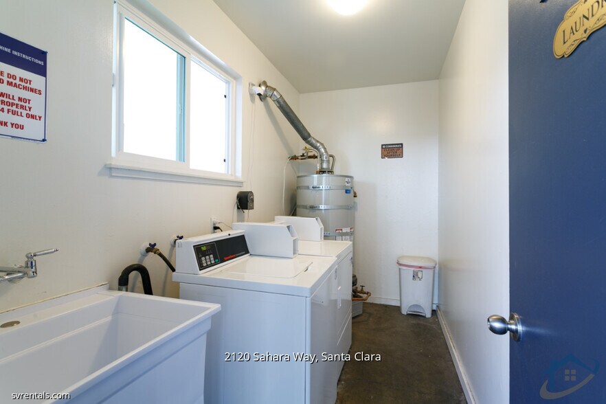 Building Photo - 2120 Sahara Way