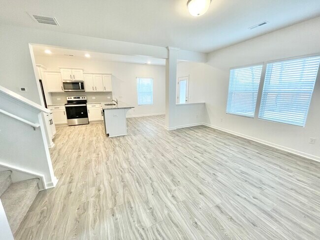 Building Photo - Don't miss out! Paired Home minutes from I-77 and I-40 Tour today!