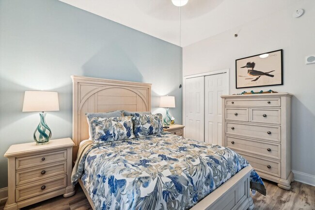 Building Photo - 9815 S Thomas Dr