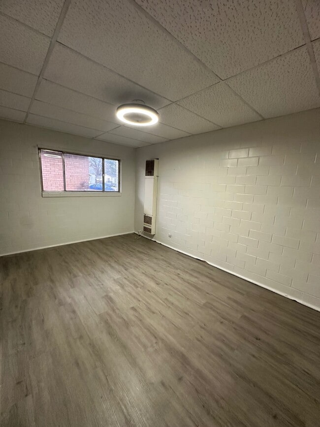 Building Photo - 103 S 8th St